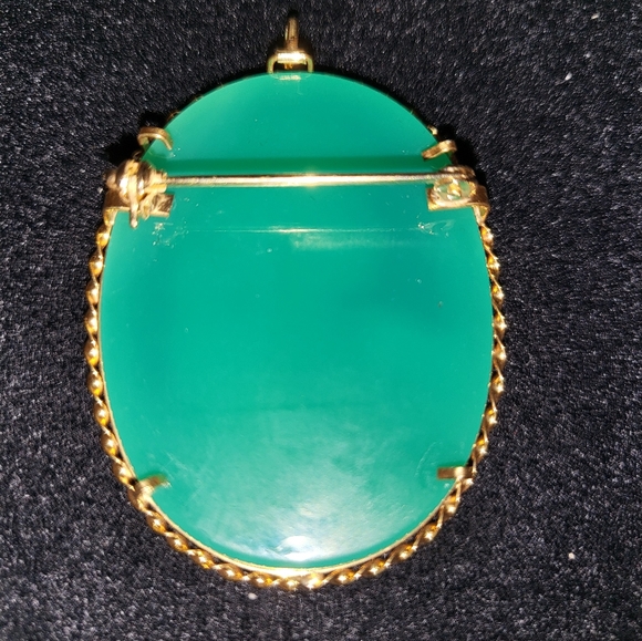 Green Agate & Shell Cameo Pendant/Brooch in 18K Solid Gold - Picture 8 of 11